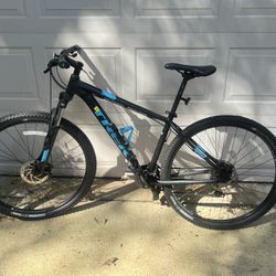 Trek Marlin 5 Size 18.5 Medium 