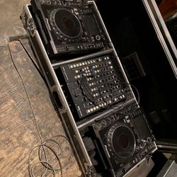 Pioneer Cdj 2000 (2010s) With Flight Case 