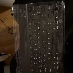 brand new keyboard still in the plastic going for 15