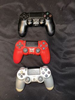 PS4 controllers
