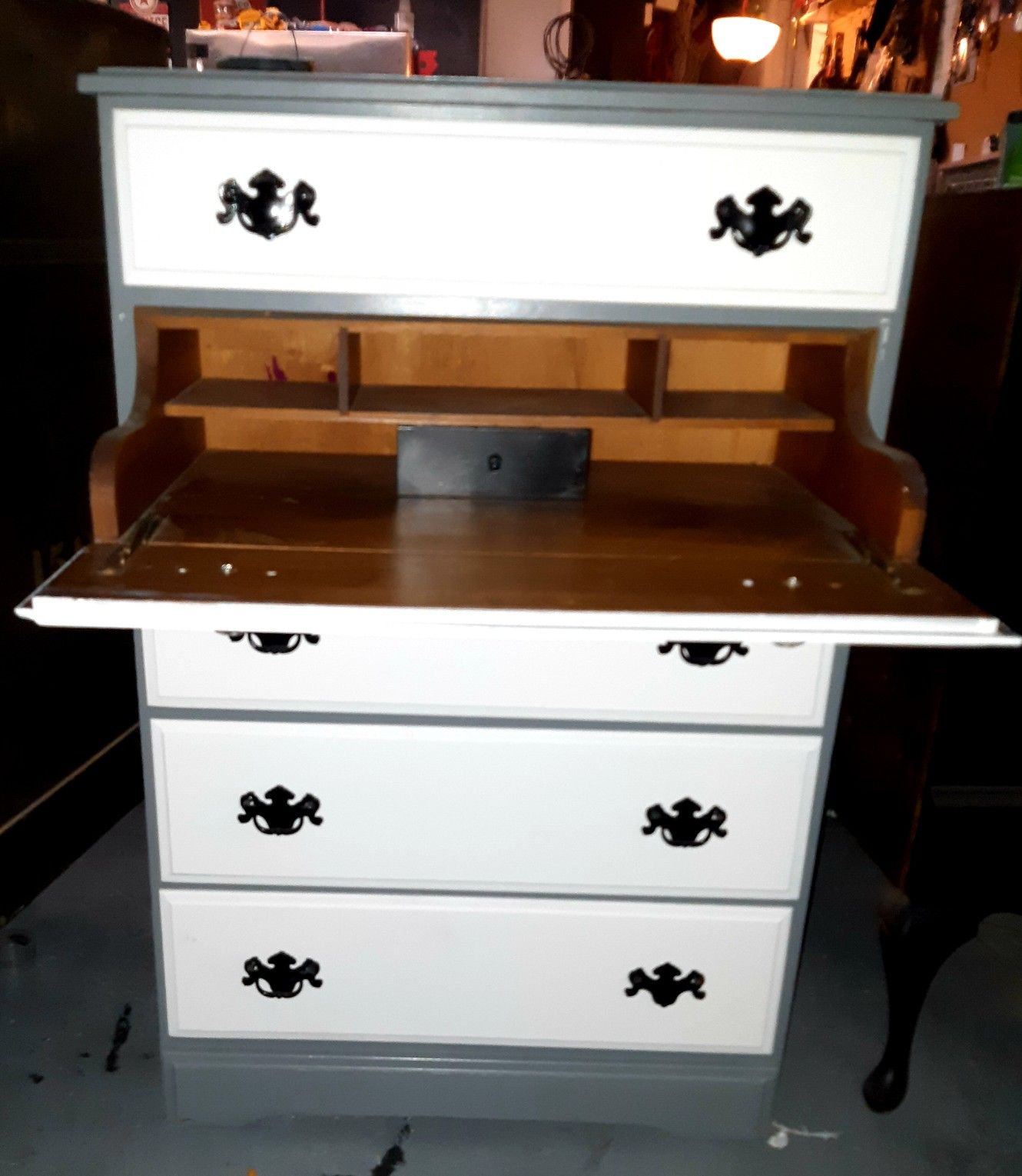 Awesome Antique Vintage 4 Drawer Dresser Chest w/hidden Secretary Desk built in as another Drawer! DELIVERY AVAILABLE  !!