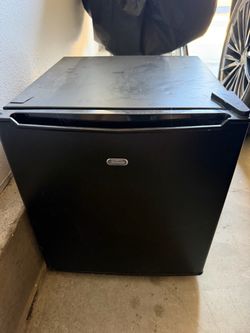 Sunbeam 1.7 Cu Ft Mini Fridge / Compact Refrigerator