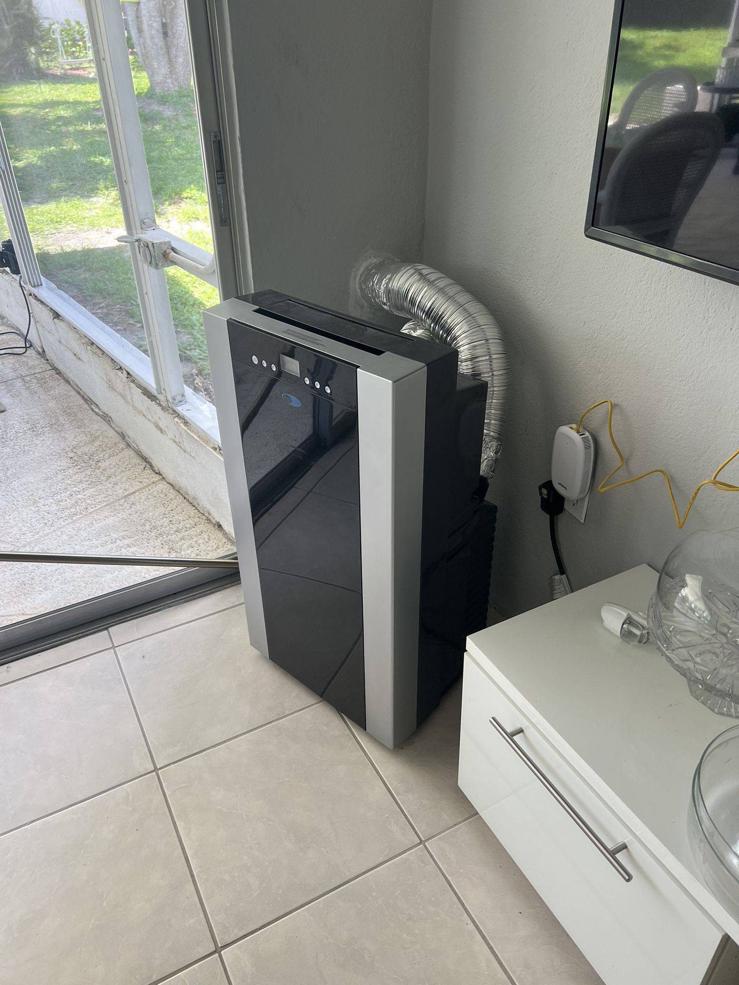 portable air conditioner in perfect condition