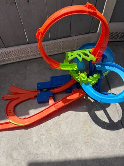 Hot wheels race track