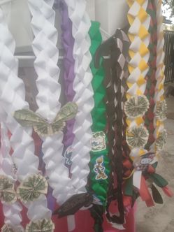 Collares de listón diferentes colores