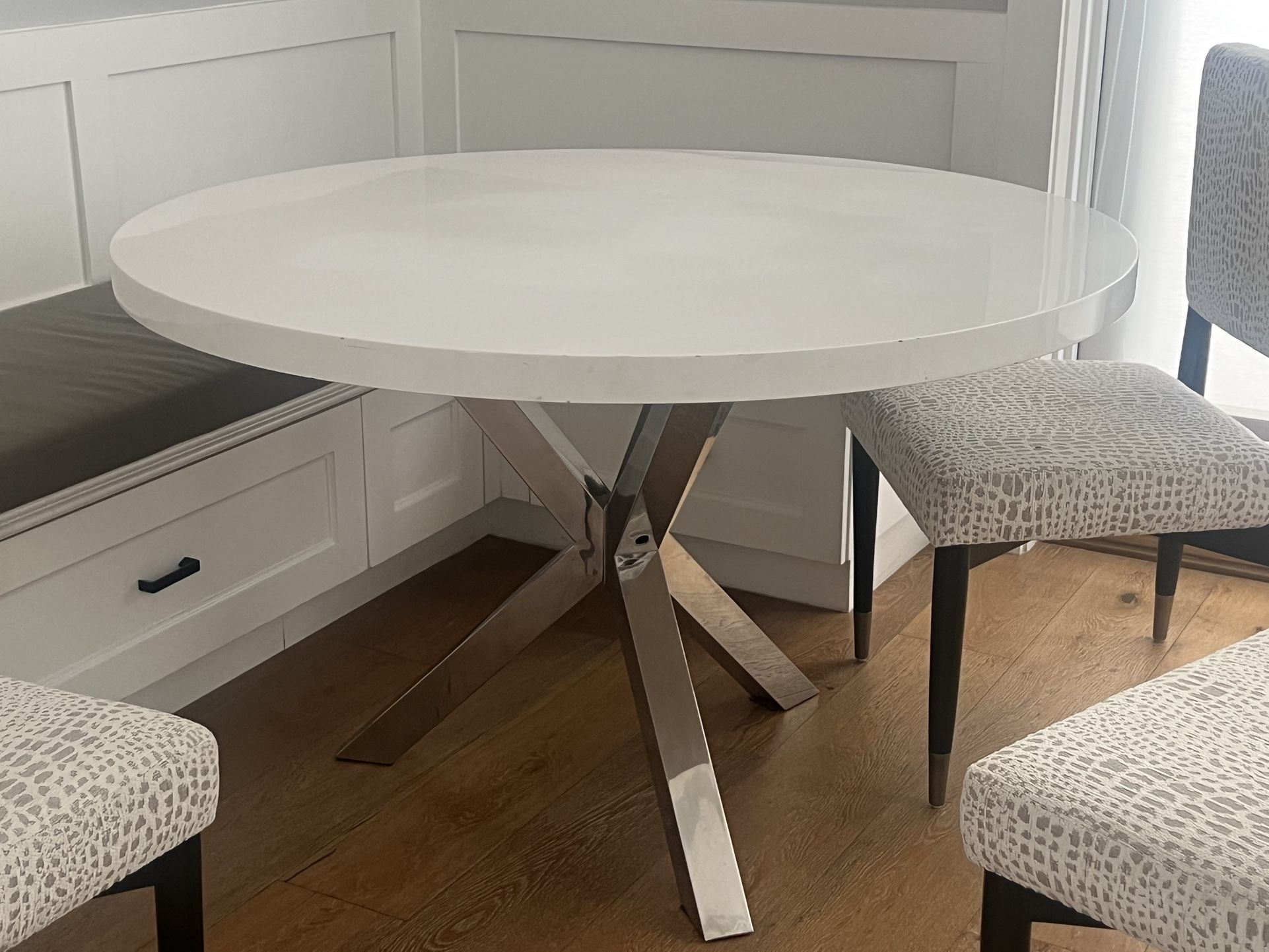 Round 55’ Kitchen Table