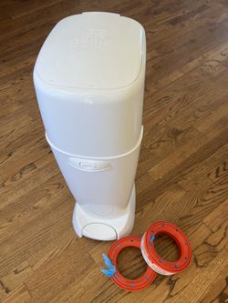 Playtex Diaper Genie Complete with refill-color white