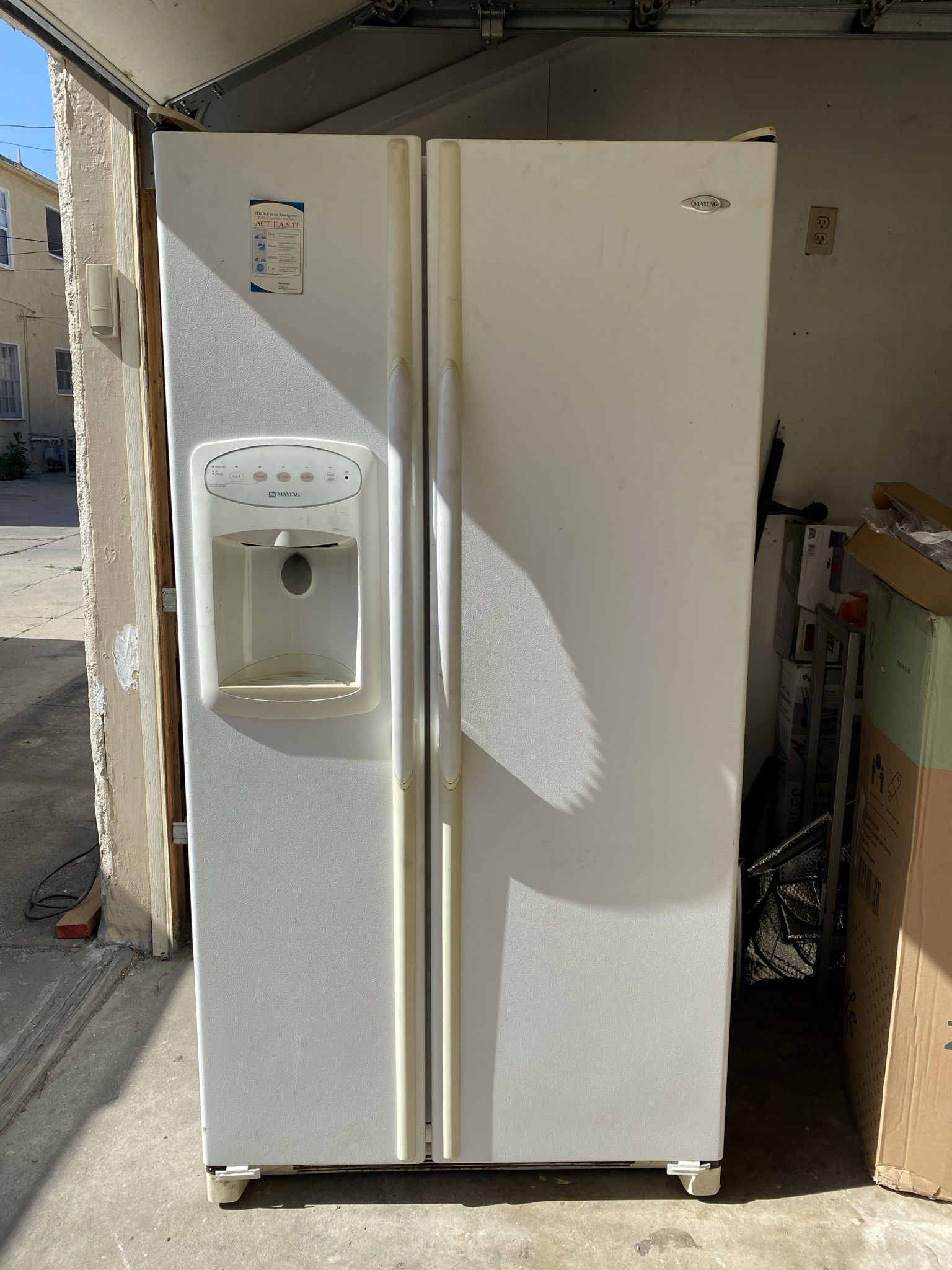 Maytag Side by Side Refrigerator Freezer Fridge White Ice Maker Water 36”