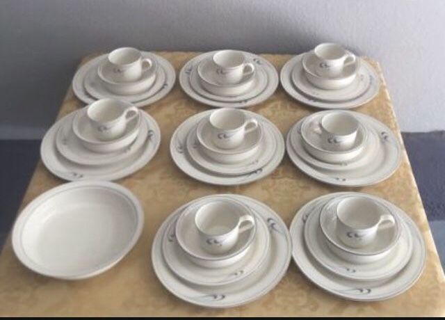 Lenox Dinnerware For Eight Pluck Extra Pieces
