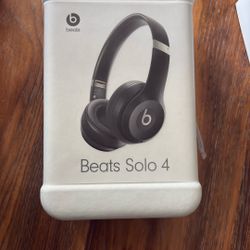 Beats Solo 4 Brand New 