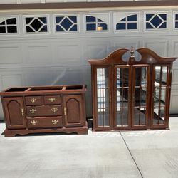 Beautiful Vintage China Cabinet.