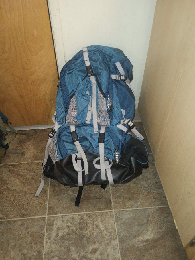 Gregory Lassen Extra Large Mountain Climbing, Trail,and Camping Backpack