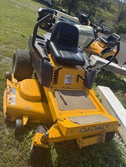 Cub Cadet Tractor Zero Turn Lawnmower