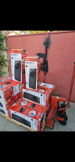 GET READY FOR THIS WINTER LASKO HEATERS CERAMIC TOWER ECONOMIC ENERGY SAVER INCLUDING REMOTE CONTROL FOR FULL SIZE ROOM IF SOMEBODY INTERESTED PLEASE