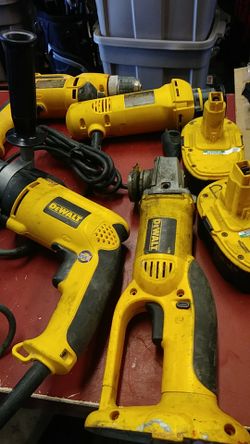 De Walt Tools 3 Corded 1 Cordless 2 Batteries, 1 Light, Bag, Charger , Sawzall , Circular Saw