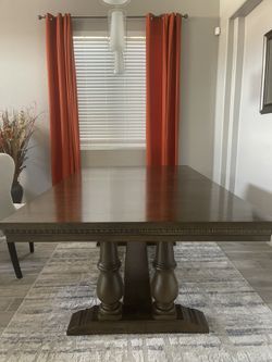 Dinning room table and 8 Chairs