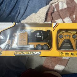 RC Cement Mixer Truck – New in Box 🚧