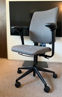 Steelcase Turnstone Crew Task Chair – Adjustable Arms & Seat – Excellent Condition