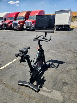 Nordictrack Studio Bike - Studio 24 S24 Bike 24" screen - Commercial like - Peloton like - $400