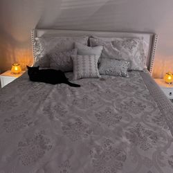 Queen Bed Frame With Boxspring And Mattress 2 Sides Tables & Storage Bench 