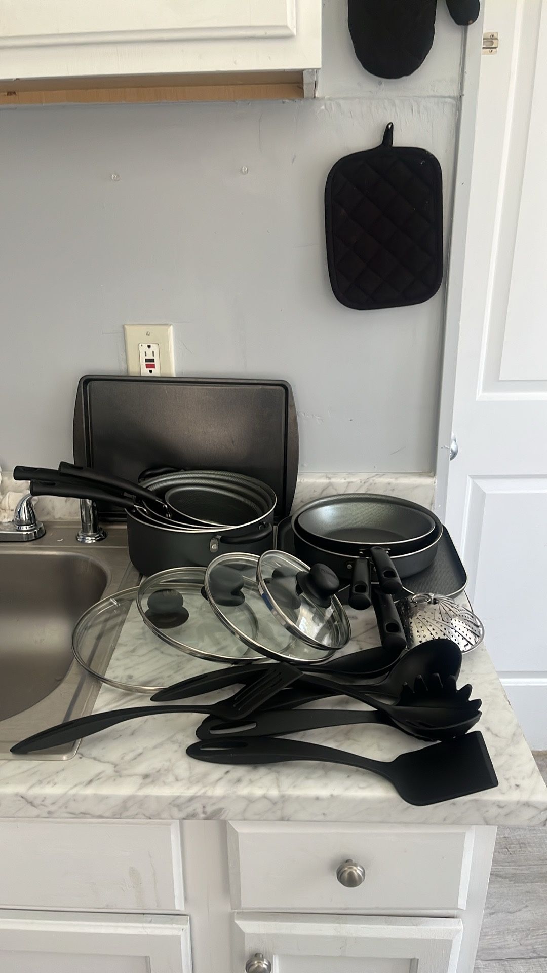 13 Piece Pots And Pans Set With Tops With Spoons