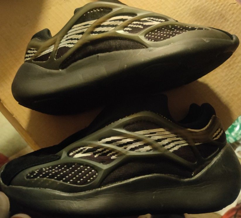 Adidas Yeezy 700 V3 Dark Glow Sneakers