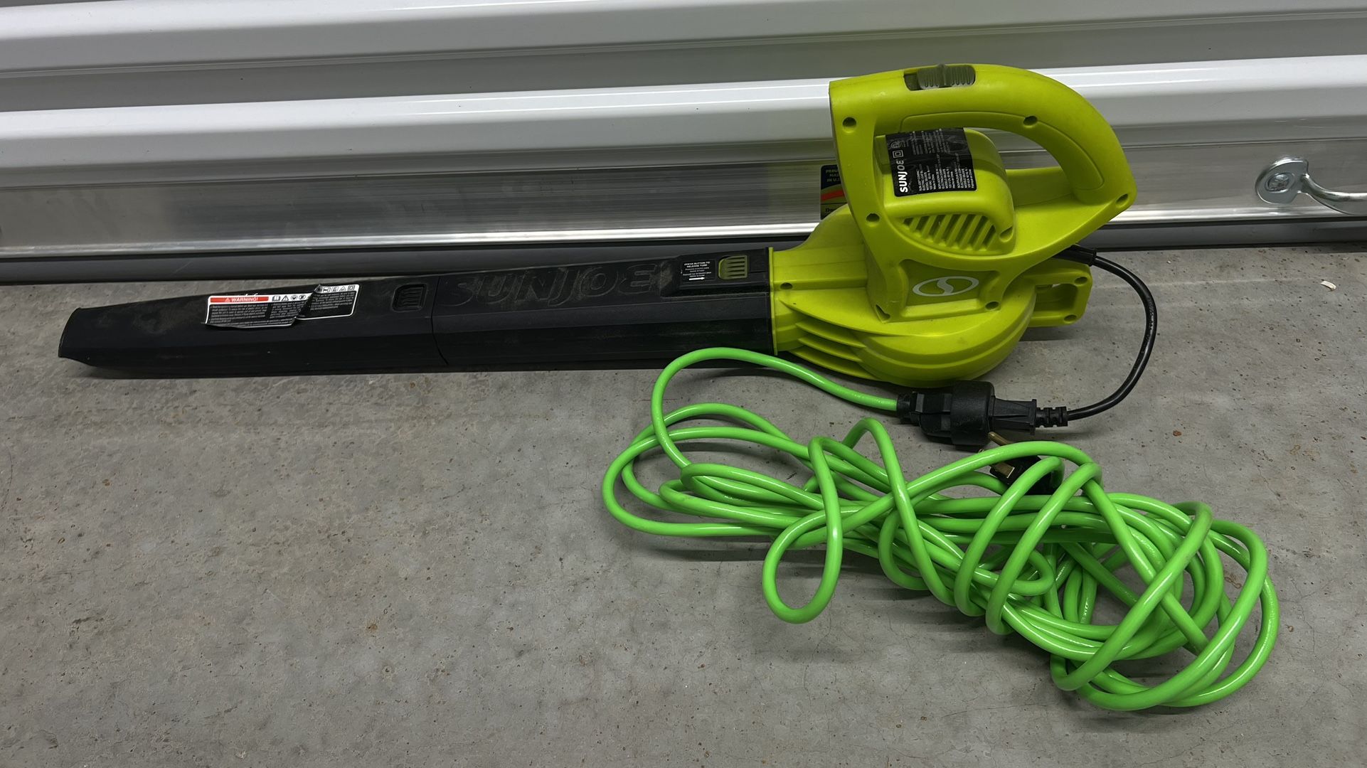 Electric Leaf Blower compact