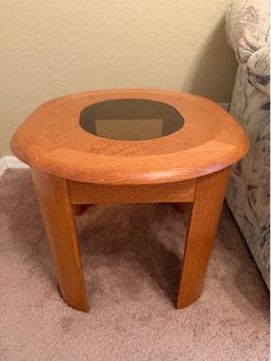Like New Oak Wood and Glass End Table, NO scratches