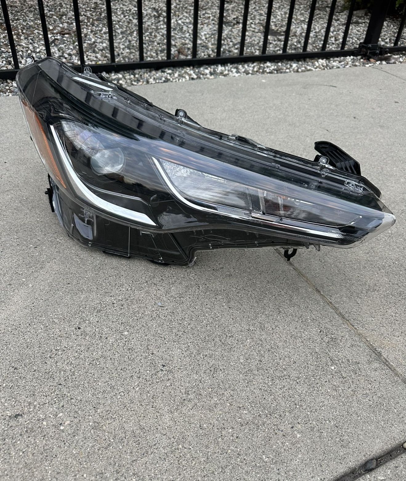 2020 2021 2022 2023 2024 Toyota Corolla Cross Headlight Headlamp Right Passenger Side Original OEM *1BROKEN TAB