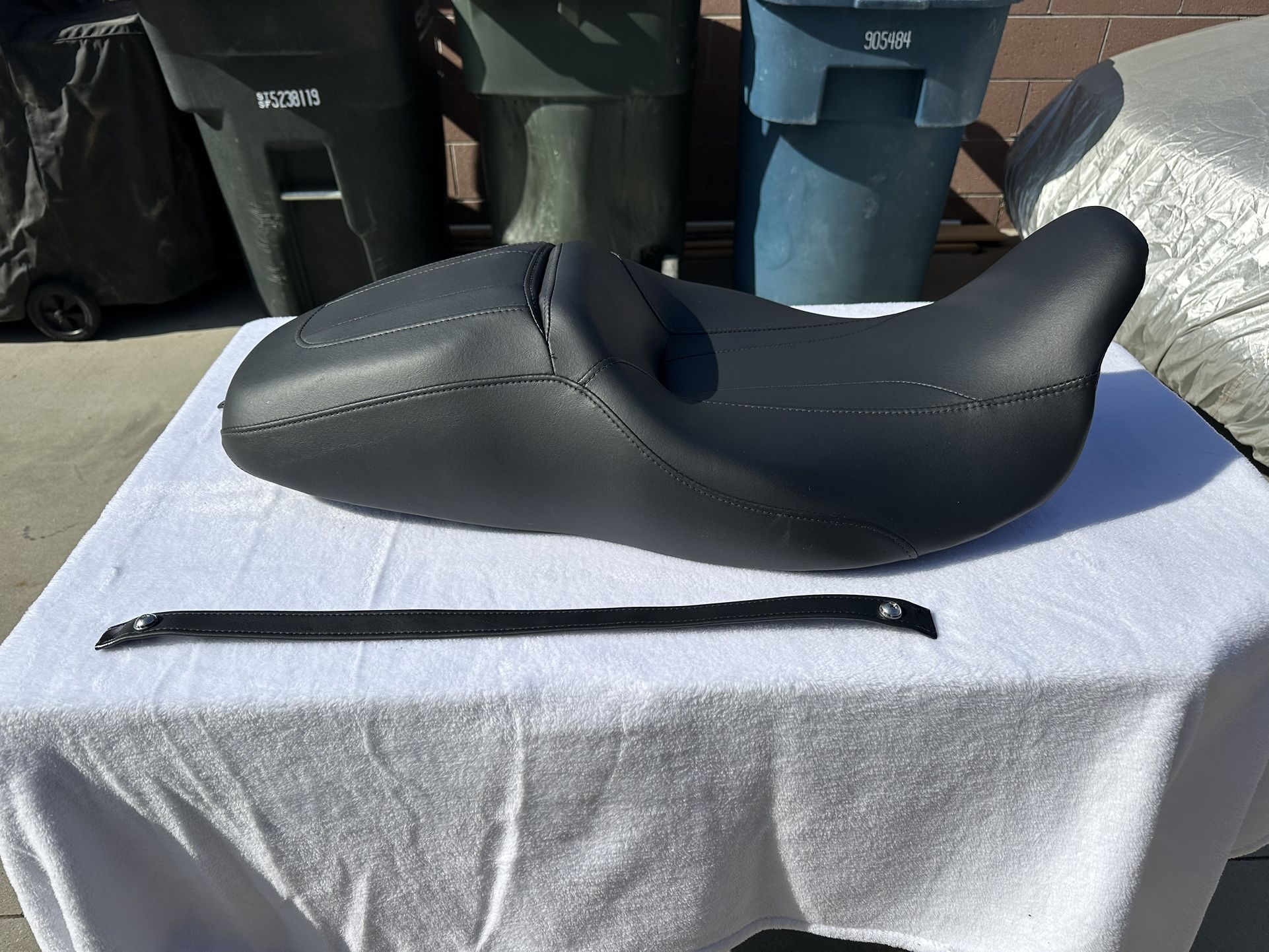 Harley RoadKing Stock Seat
