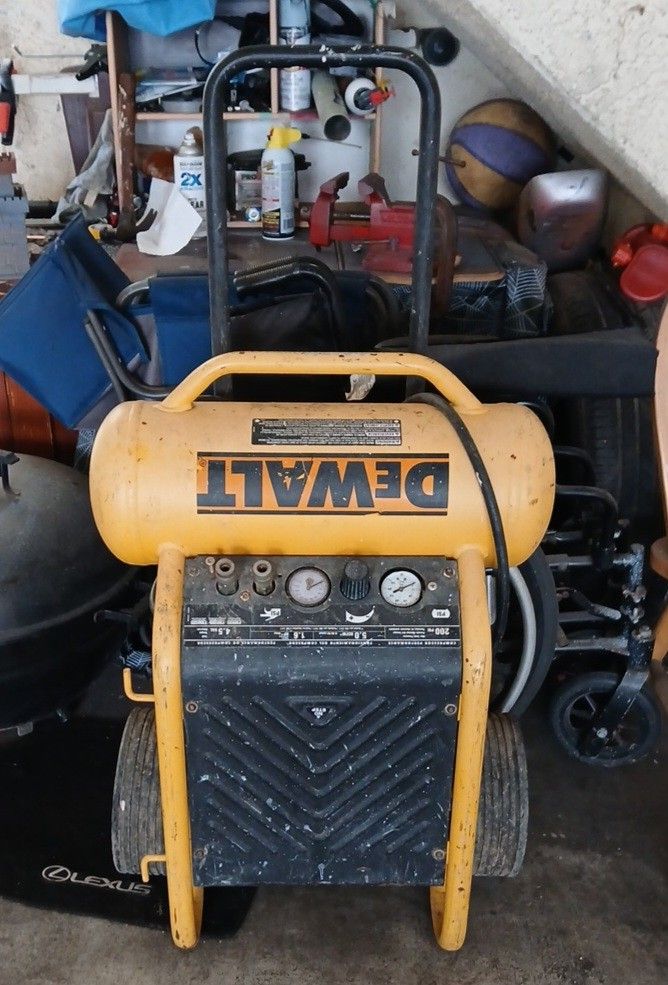 DEWALT 4.5-Gallon Portable Electric Air Compressor
