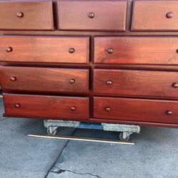 Cómoda de sólida madera 9 cajones