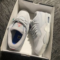 Air Jordan 4 RM color wolf grey men’s size 8