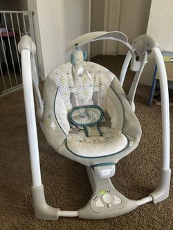 Ingenuity baby swing rocker Like New!!