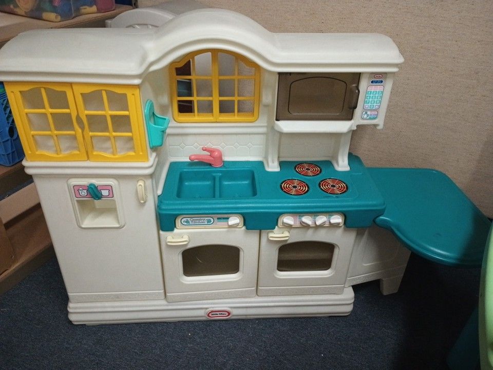 Play Kitchen