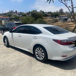 2014 Lexus ES 300h