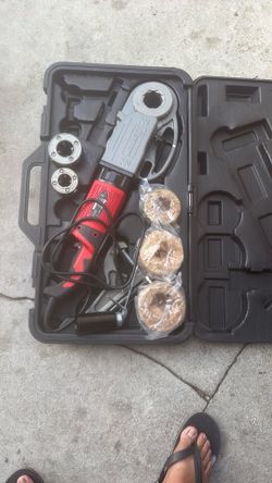 Portable heavy duty pipe threading kit
