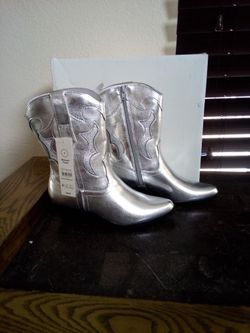 Woman Boots New $15