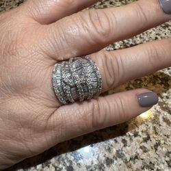 Luxurious Elegant Diamond Ring 