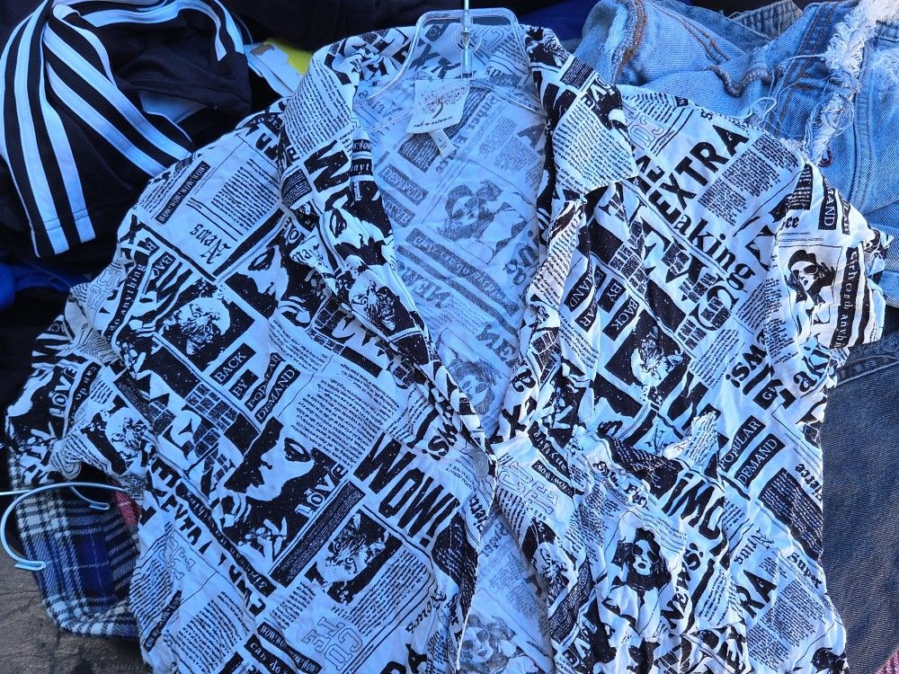 SELF ESTEEM L GRAPHIC BUTTON UP | NEWSPAPER BUTTON UP | SIZE: L