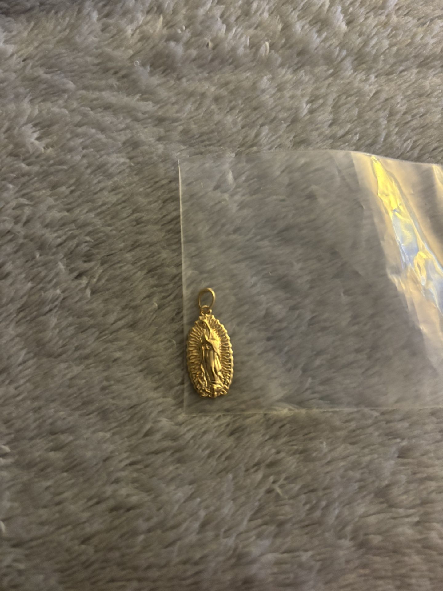 Mary Gold Pendant 