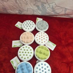Pet massagers