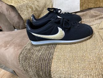 Nike Cortez. size 9 women/ 7.5 men