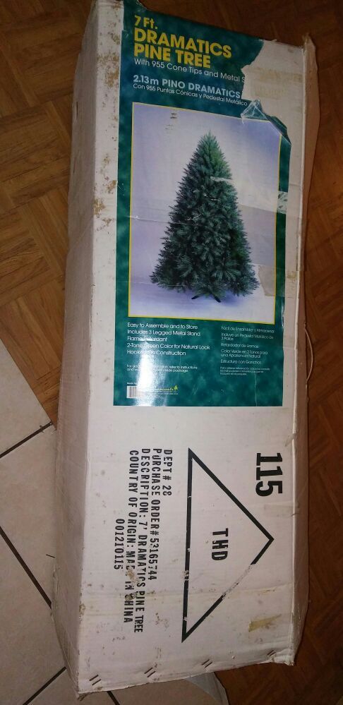 7ft dramatics pine tree