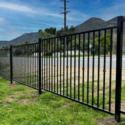 5'×8’ fence panel with knuckles