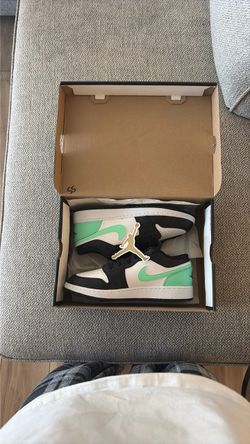 Jordan 1 lows size 7.5