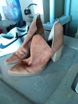 Steve Madden Size 6.5 Suede Booties