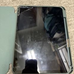 iPad 10th Gen 64 GB With Cracked Screen