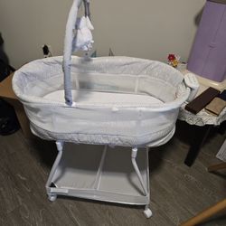Bassinet And Sheets