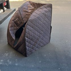 Zip-up insulated sauna tent